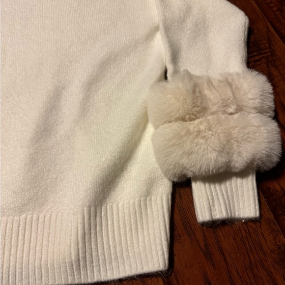 Saks fifth Avenue white turtleneck sweater with faux fur - Picture 3 of 5